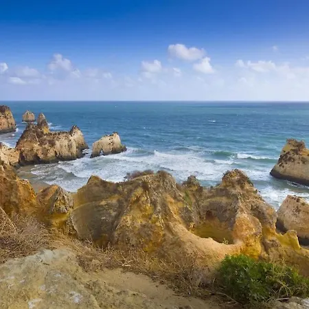 Beautiful With Shared Pool,vila Da Appartamento Alvor